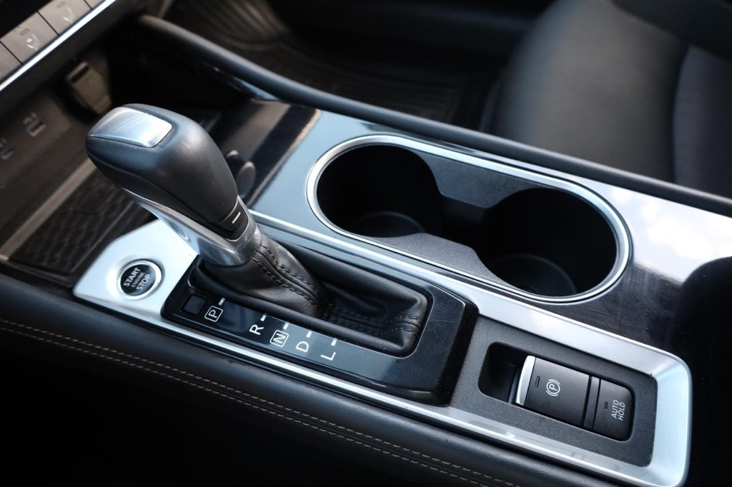 Nissan Altima Vehicle Image 17