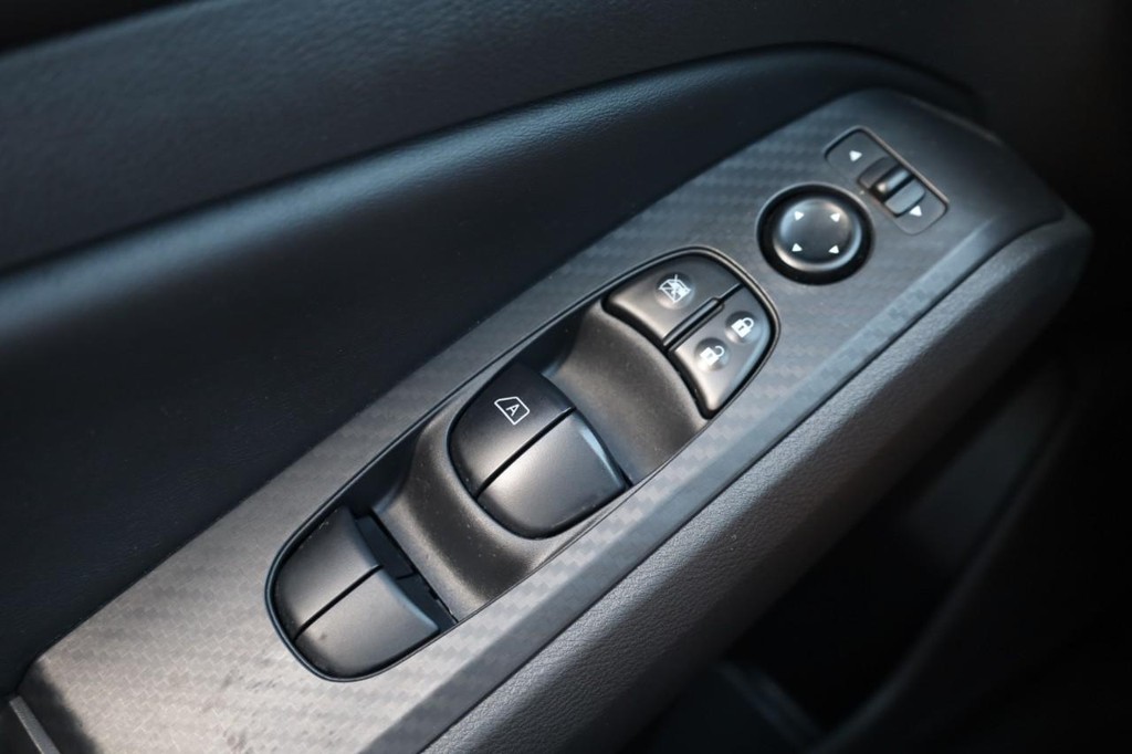 Nissan Altima Vehicle Image 19