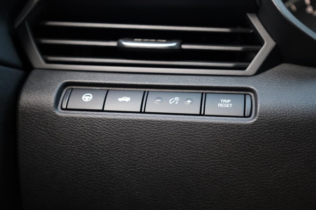 Nissan Altima Vehicle Image 20