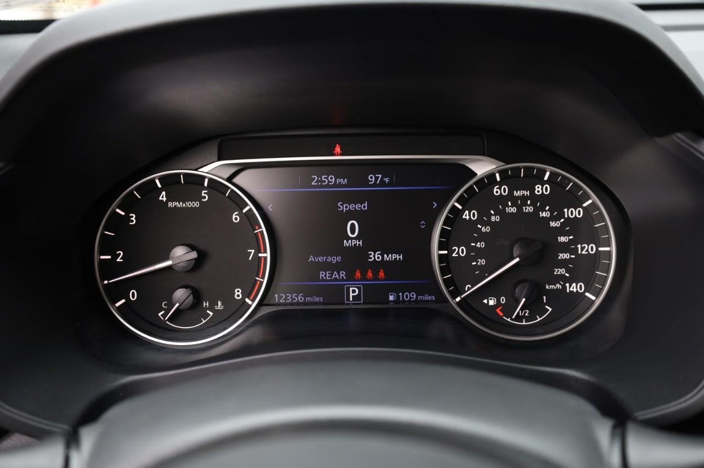 Nissan Altima Vehicle Full-screen Gallery Image 11