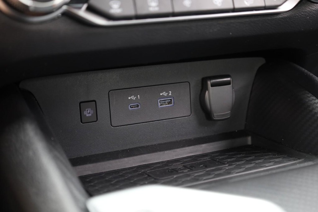 Nissan Altima Vehicle Full-screen Gallery Image 15