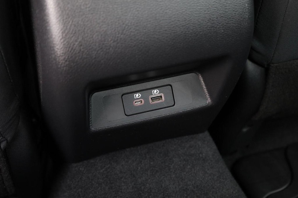 Nissan Altima Vehicle Full-screen Gallery Image 21