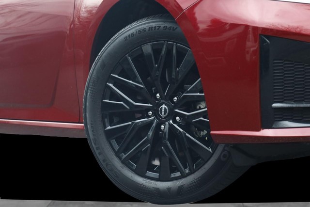 Nissan Altima Vehicle Image 03
