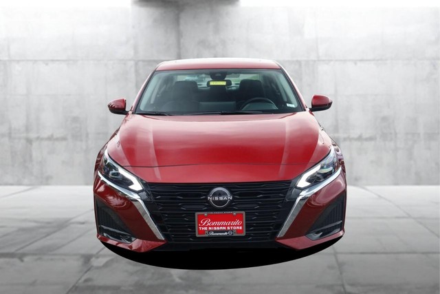 Nissan Altima Vehicle Image 04