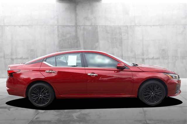 Nissan Altima Vehicle Image 05