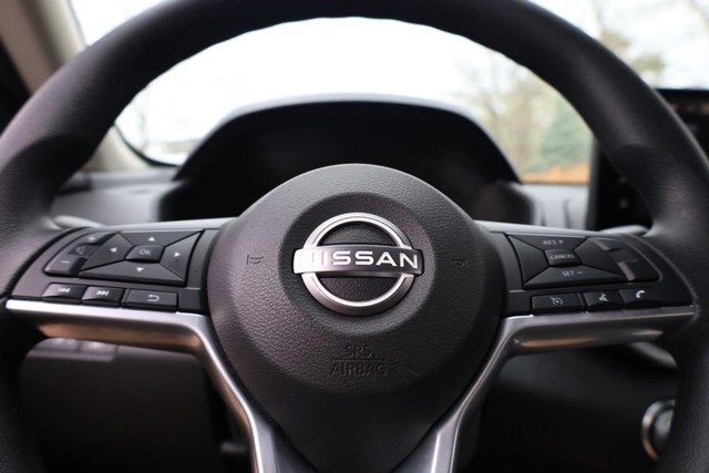 Nissan Altima Vehicle Image 10