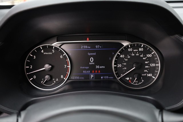 Nissan Altima Vehicle Image 11