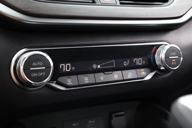 Nissan Altima Vehicle Image 14