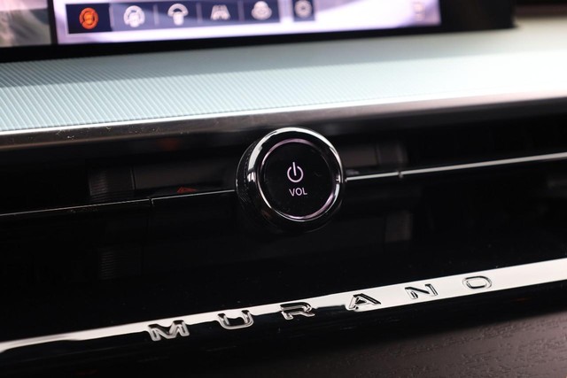 Nissan Murano Vehicle Image 16