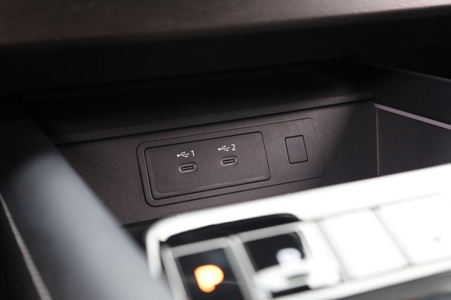 Nissan Murano Vehicle Image 18
