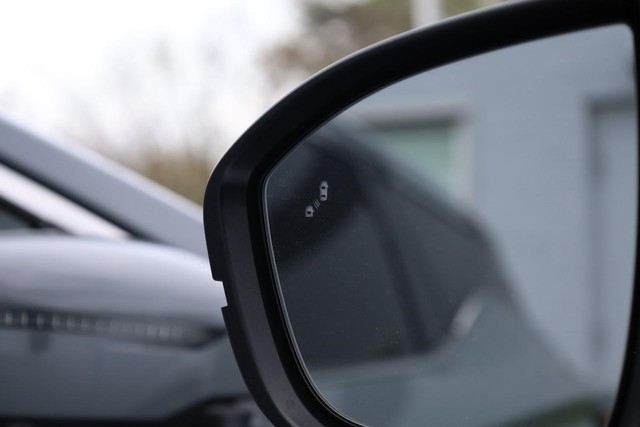Nissan Murano Vehicle Image 24