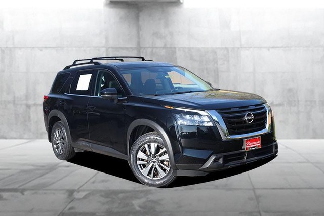 Nissan Pathfinder Vehicle Image 02