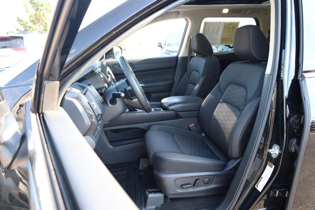 Nissan Pathfinder Vehicle Image 10