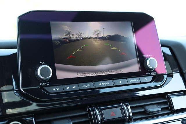 Nissan Pathfinder Vehicle Image 16