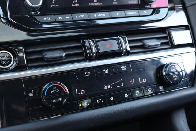 Nissan Pathfinder Vehicle Image 17