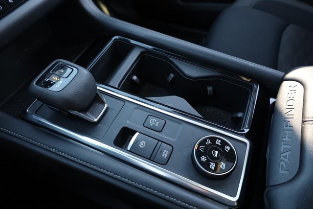 Nissan Pathfinder Vehicle Image 19