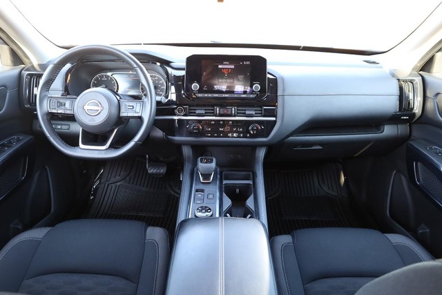 Nissan Pathfinder Vehicle Image 26