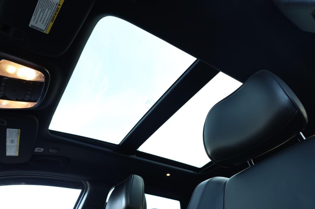 Jeep Grand Cherokee Vehicle Image 09