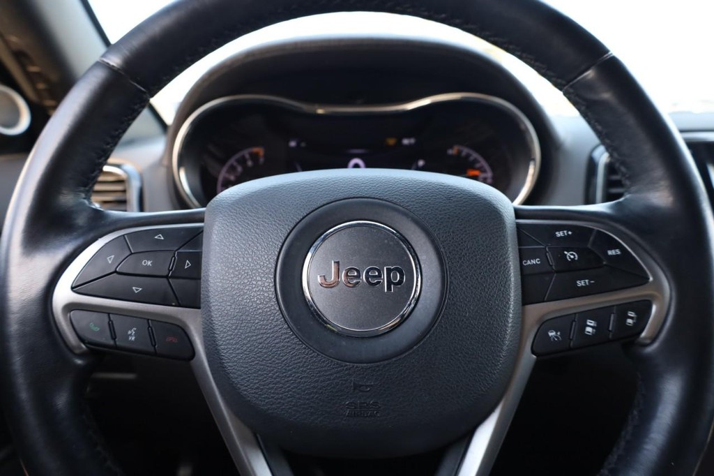 Jeep Grand Cherokee Vehicle Image 11