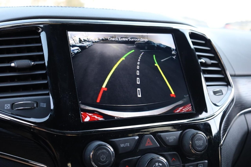 Jeep Grand Cherokee Vehicle Image 15