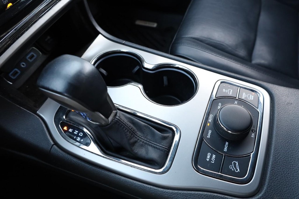 Jeep Grand Cherokee Vehicle Image 18