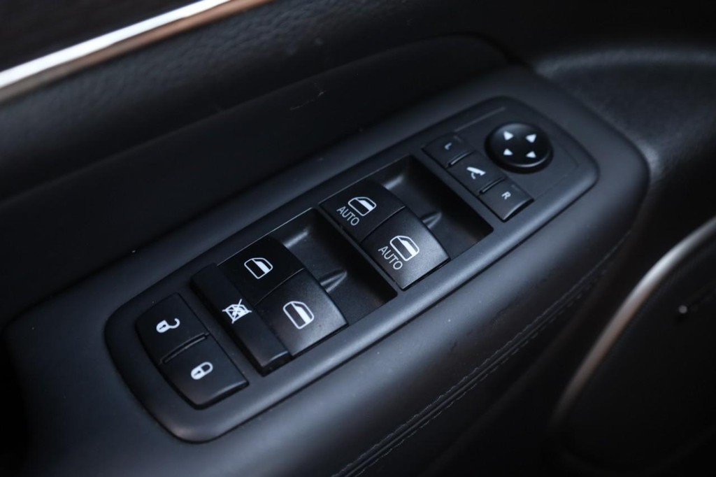 Jeep Grand Cherokee Vehicle Image 20