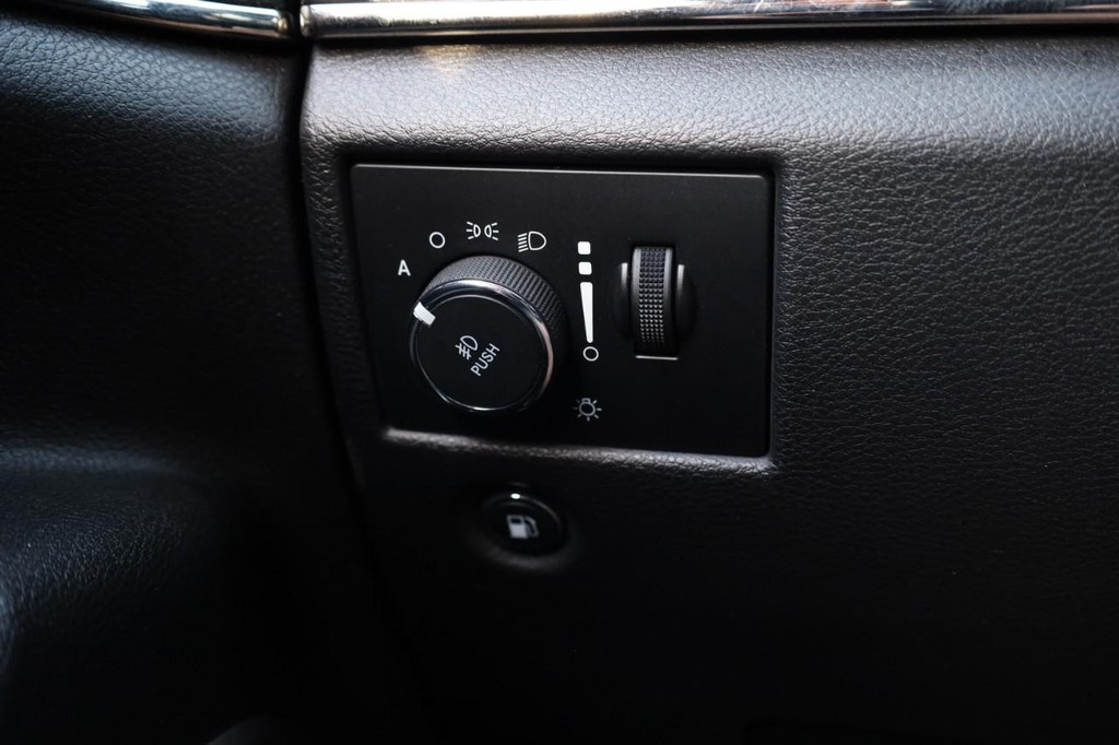 Jeep Grand Cherokee Vehicle Image 21