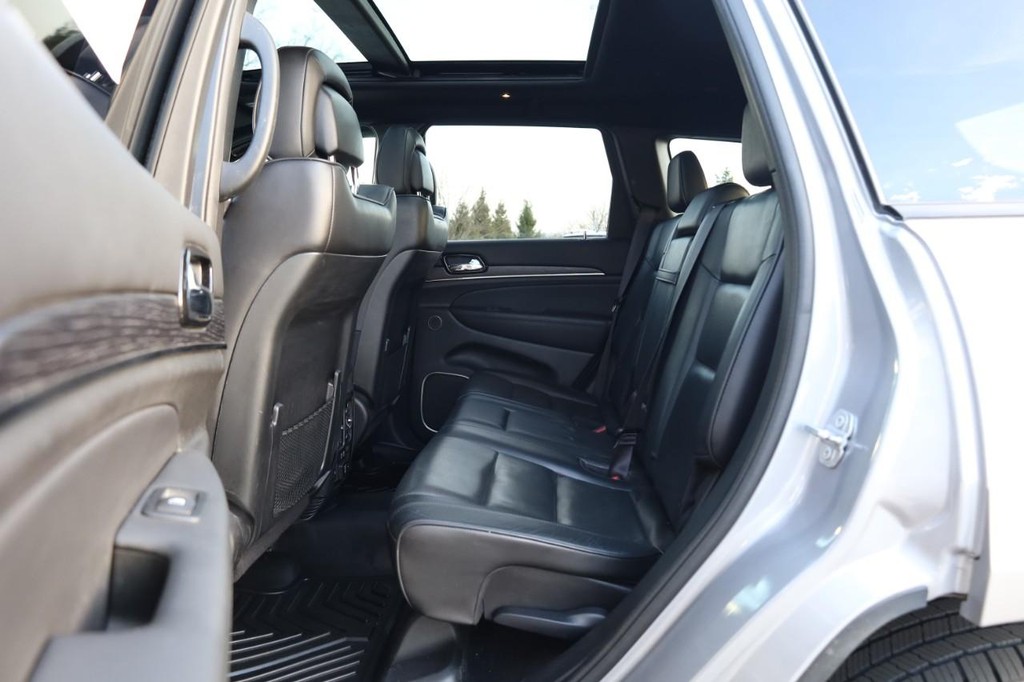 Jeep Grand Cherokee Vehicle Image 23