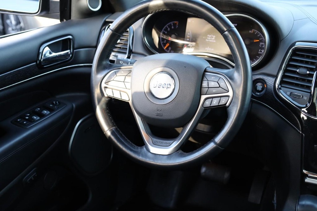 Jeep Grand Cherokee Vehicle Image 26