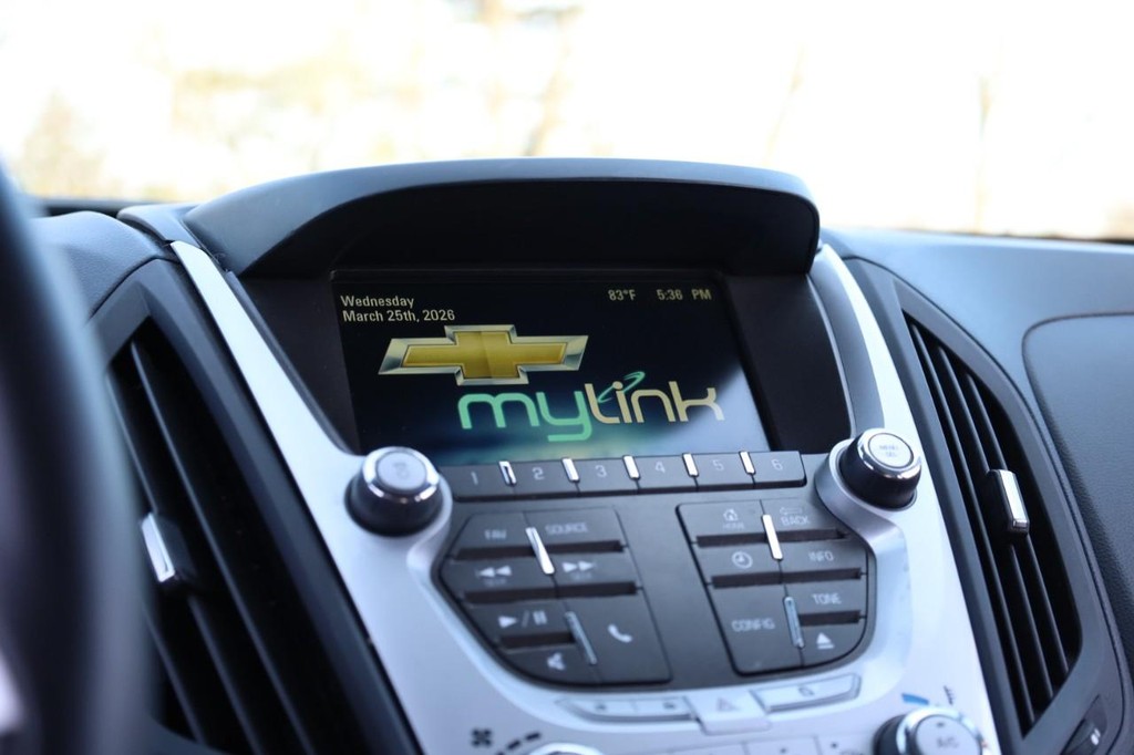 Chevrolet Equinox Vehicle Image 12