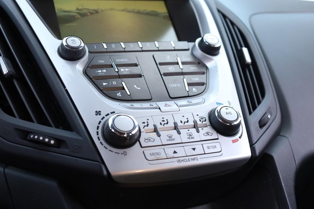 Chevrolet Equinox Vehicle Image 14