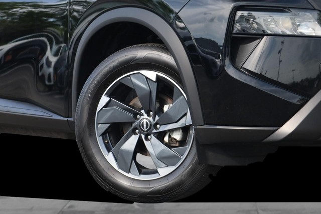 Nissan Rogue Vehicle Image 03