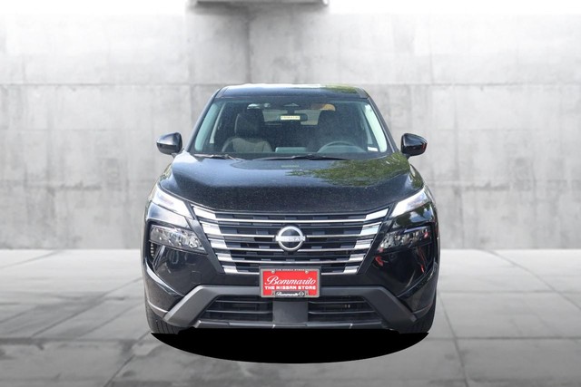 Nissan Rogue Vehicle Image 04