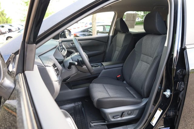 Nissan Rogue Vehicle Image 08