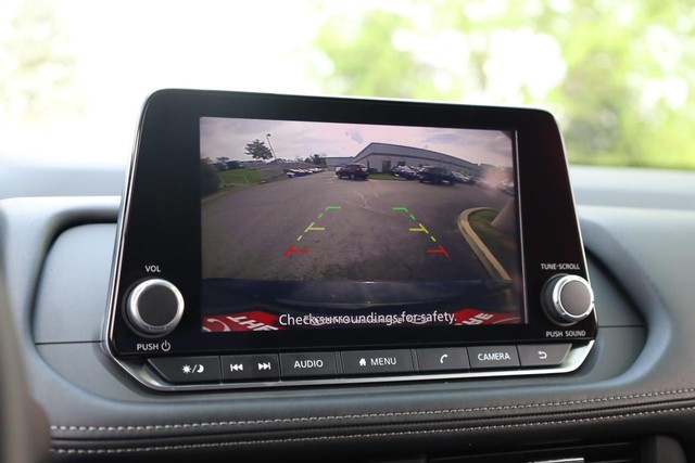 Nissan Rogue Vehicle Image 12
