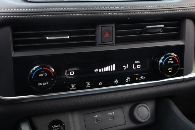 Nissan Rogue Vehicle Image 13