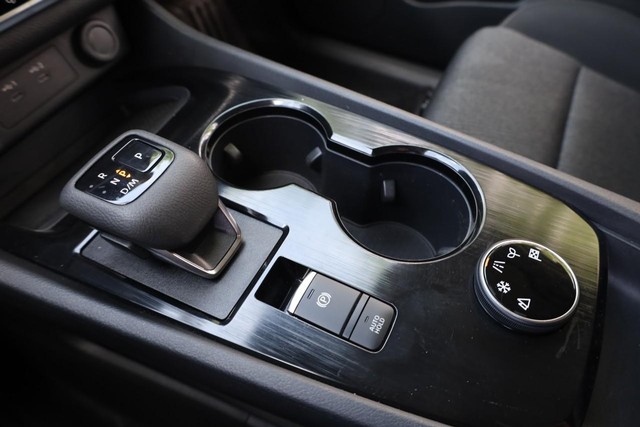 Nissan Rogue Vehicle Image 15