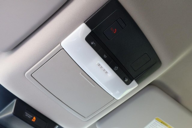 Nissan Rogue Vehicle Image 16