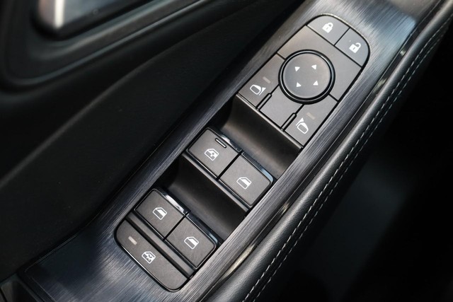 Nissan Rogue Vehicle Image 17