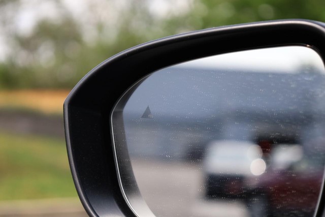 Nissan Rogue Vehicle Image 19