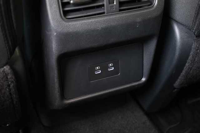 Nissan Rogue Vehicle Image 21