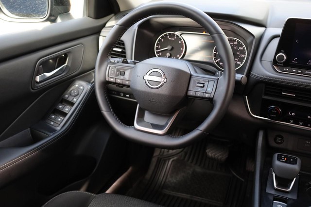 Nissan Rogue Vehicle Image 23