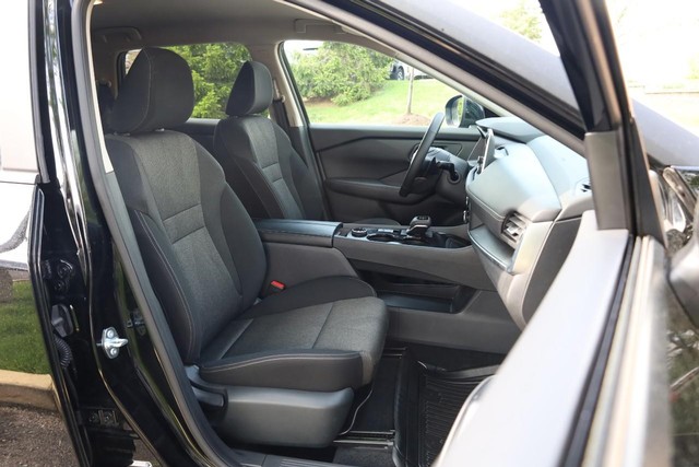 Nissan Rogue Vehicle Image 24