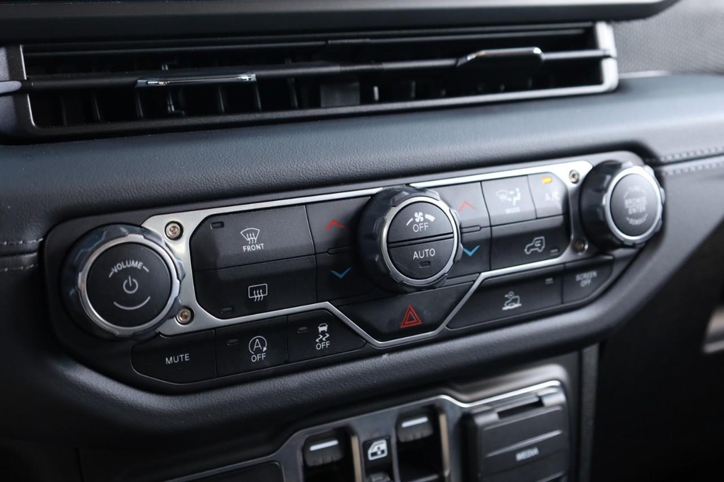 Jeep Wrangler Vehicle Image 13