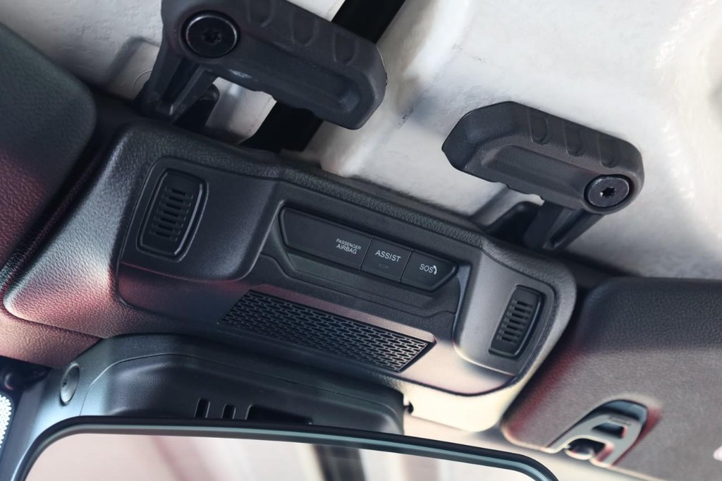 Jeep Wrangler Vehicle Image 16