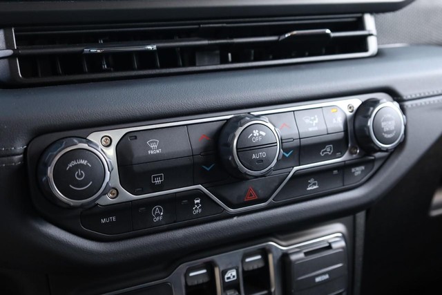 Jeep Wrangler Vehicle Image 13