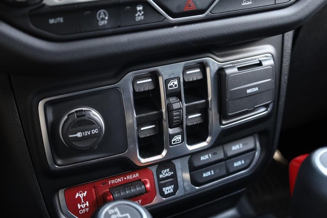 Jeep Wrangler Vehicle Image 14