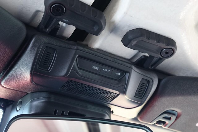 Jeep Wrangler Vehicle Image 16