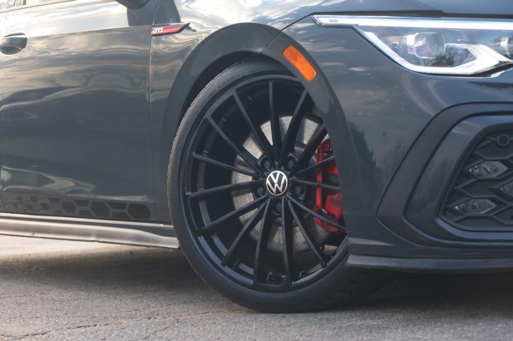 Volkswagen Golf GTI Vehicle Image 03