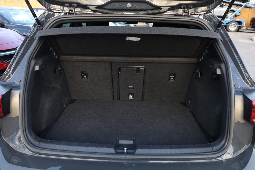 Volkswagen Golf GTI Vehicle Image 07